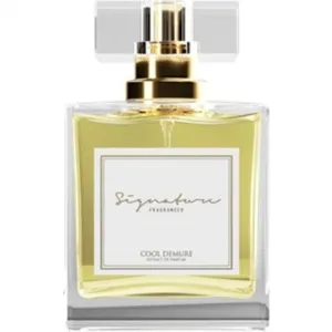 Signature Fragrances Cool Demure parfüm şişesi