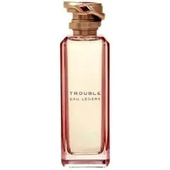 Boucheron Trouble Eau Légère parfüm şişesi