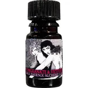 Black Phoenix Alchemy Lab Pomegranate & Vetiver parfüm şişesi