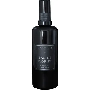 Lvnea Eau de Floride parfüm şişesi