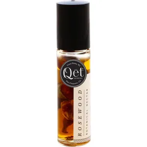 Qēt Botanicals Rosewood parfüm şişesi