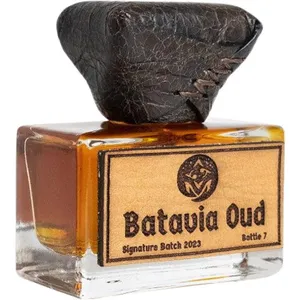 Ucca Batavia Oud (2023) parfüm şişesi
