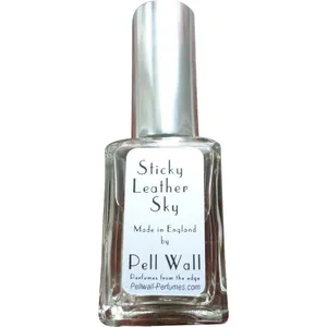 Pell Wall Perfumes Sticky Leather Sky parfüm şişesi