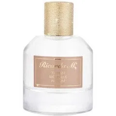 Ricarda M. WOS 33-11-22 Molecule perfume bottle