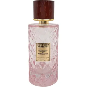 Indulgent Moments Pink Peony & Water Lotus parfüm şişesi