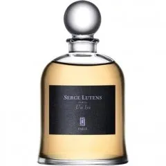 Serge Lutens Un lys parfüm şişesi