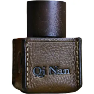 Ensar Oud Qi Nan: Nha Trang parfüm şişesi
