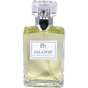 Perfume & Skincare Co. Oz.One parfüm şişesi