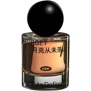 to Define Never Forget / 月亮从未落山 parfüm şişesi