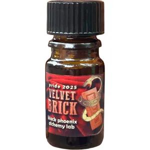 Black Phoenix Alchemy Lab Velvet Brick parfüm şişesi