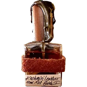 Duftkumpels Kashmiri Leather perfume bottle