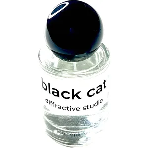 Diffractive Studio Black Cat parfüm şişesi