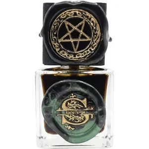kaos_avge_scents Emerald Smoked Oud parfüm şişesi