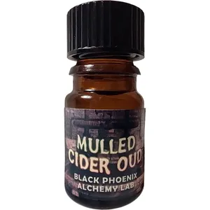 Black Phoenix Alchemy Lab Mulled Cider Oud parfüm şişesi