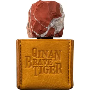 Ensar Oud Qinan Brave Tiger parfüm şişesi