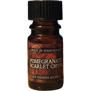 Black Phoenix Alchemy Lab Pomegranate & Scarlet Chypre parfüm şişesi