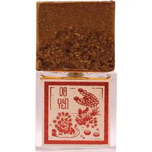 Maison de Nguyễn Dạ Yến parfüm şişesi