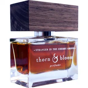 Thorn & Bloom Stranger in the Cherry Grove parfüm şişesi