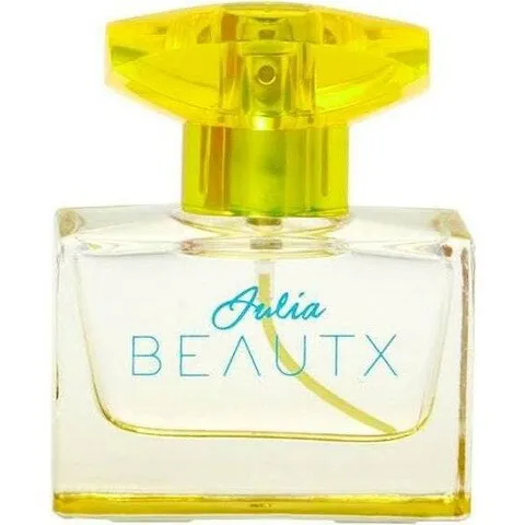 Julia Beautx Spray To Play perfume bottle