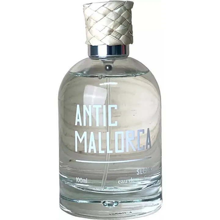 Antic Mallorca Slow perfume bottle