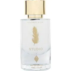 Oud Azkaa Feather Musk - Studio parfüm şişesi