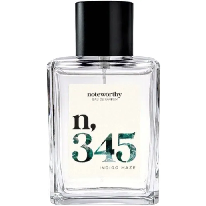 Noteworthy n,345 parfüm şişesi