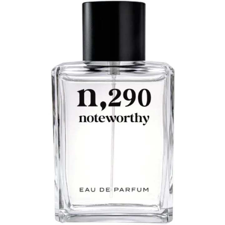 Noteworthy n,290 parfüm şişesi