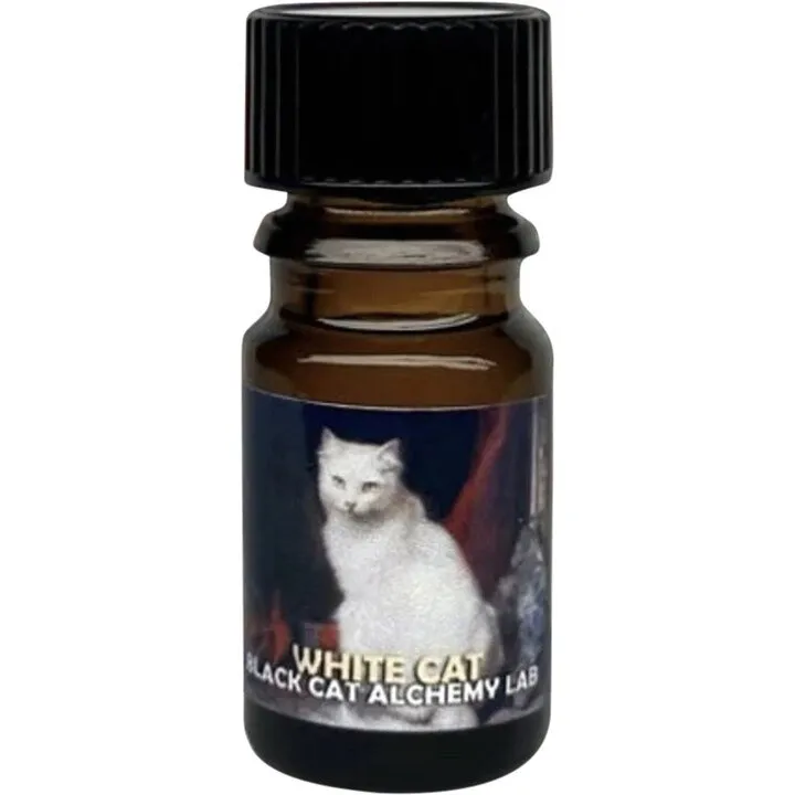 Black Phoenix Alchemy Lab White Cat parfüm şişesi