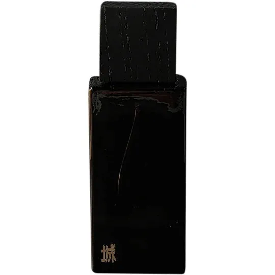 Black Fades SING4 / 城 parfüm şişesi
