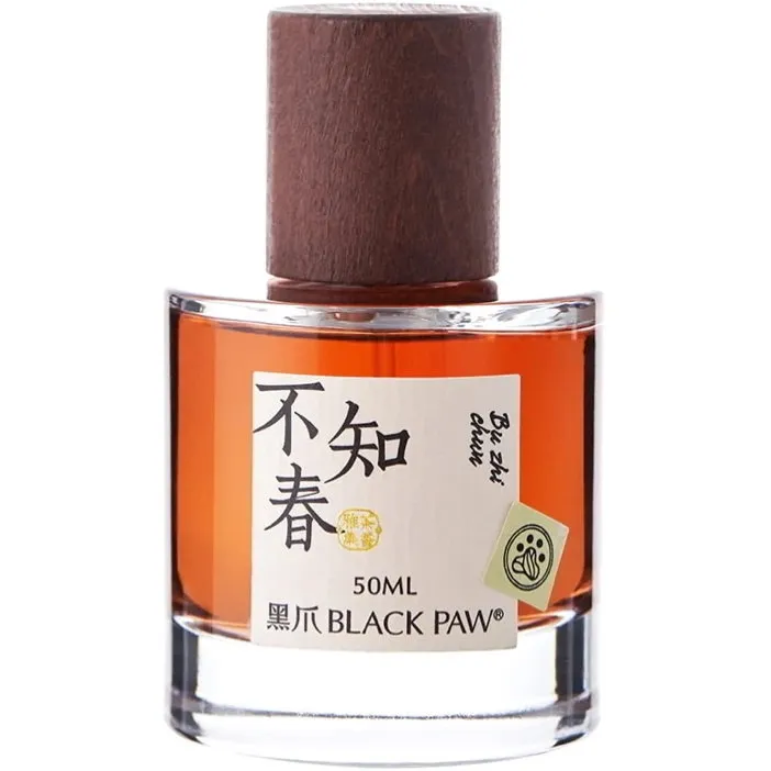 Black Paw Bu Zhi Chun / 不知春 perfume bottle