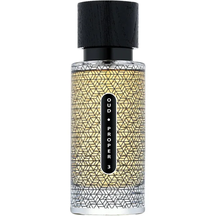 Deraah Oud Oud Proper 3 parfüm şişesi