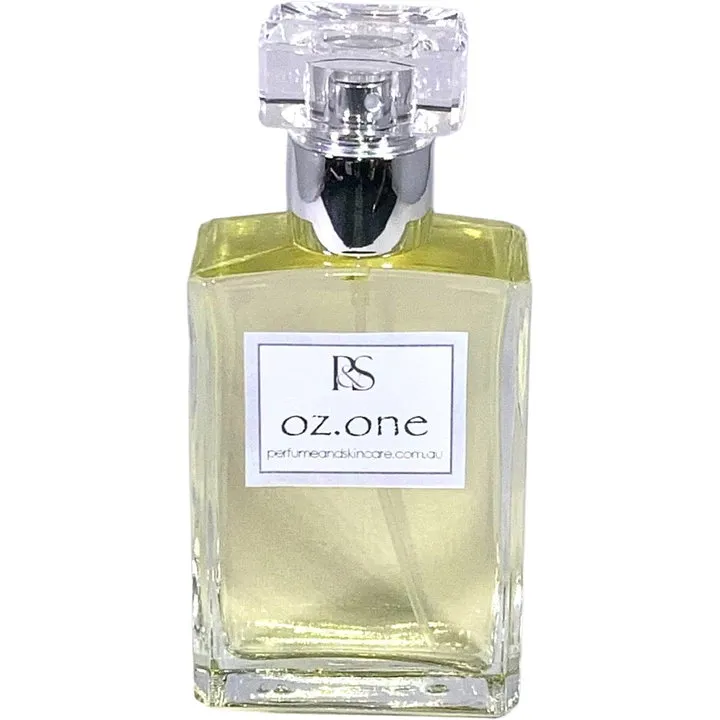 Perfume & Skincare Co. Oz.One parfüm şişesi