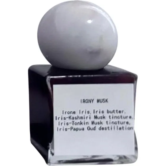 Pinoy Sirun Irony Musk parfüm şişesi