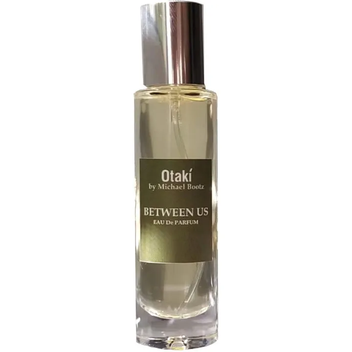 Otakí Parfums Between Us parfüm şişesi