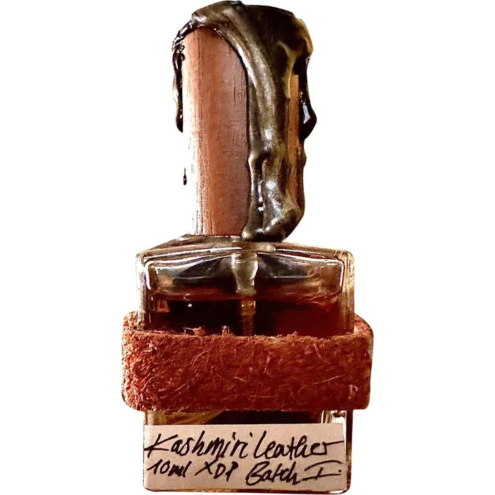 Duftkumpels Kashmiri Leather perfume bottle