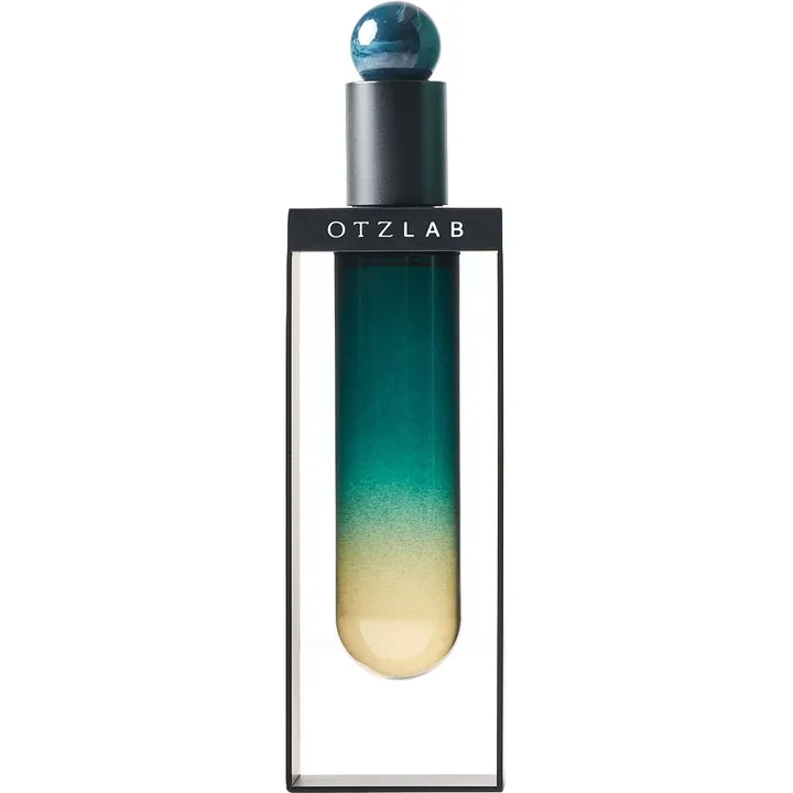 Otz Lab Raíces perfume bottle