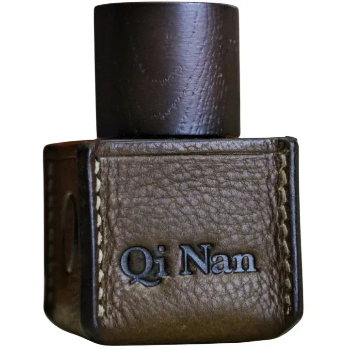 Ensar Oud Qi Nan: Pusong parfüm şişesi