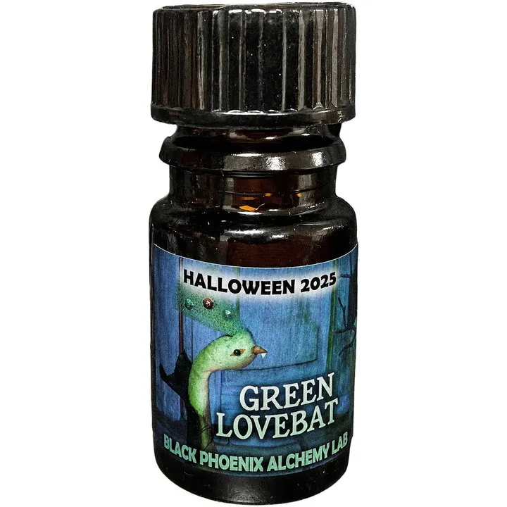 Black Phoenix Alchemy Lab Green Lovebat parfüm şişesi