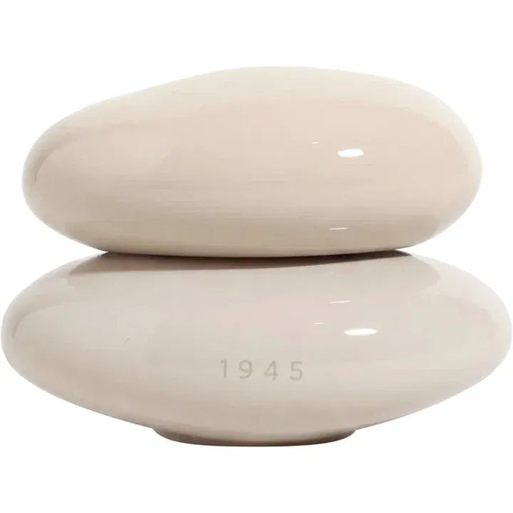 Sholayered 1945 Beige perfume bottle