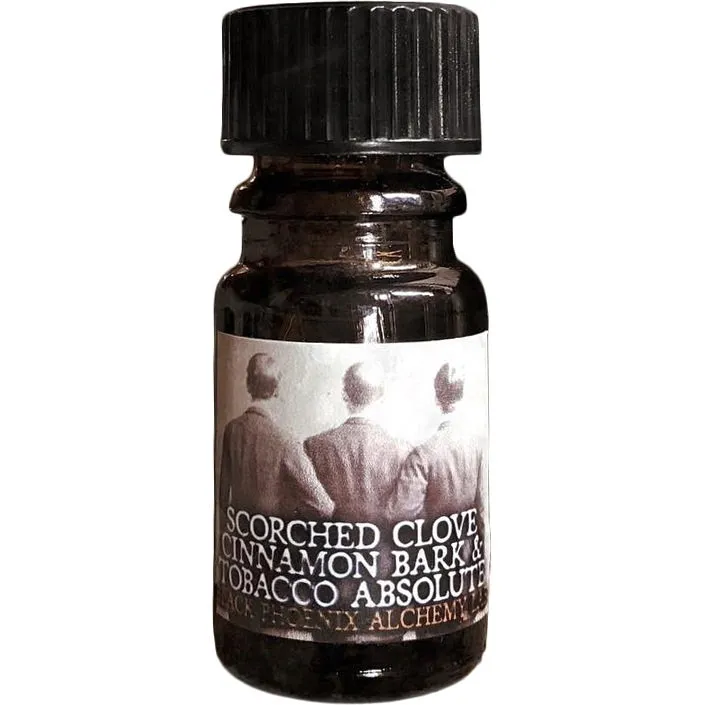 Black Phoenix Alchemy Lab Scorched Clove, Cinnamon Bark & Tobacco Absolute parfüm şişesi