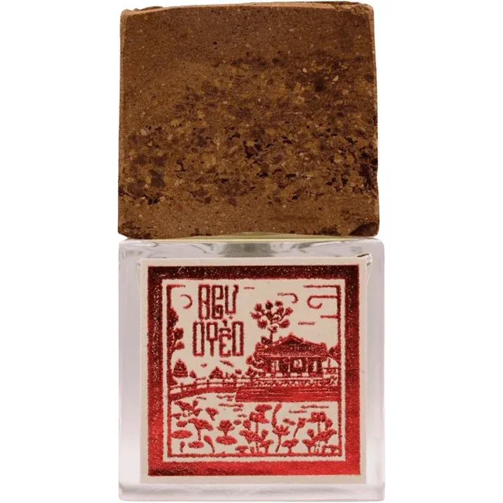 Maison de Nguyễn Ngự Uyển perfume bottle