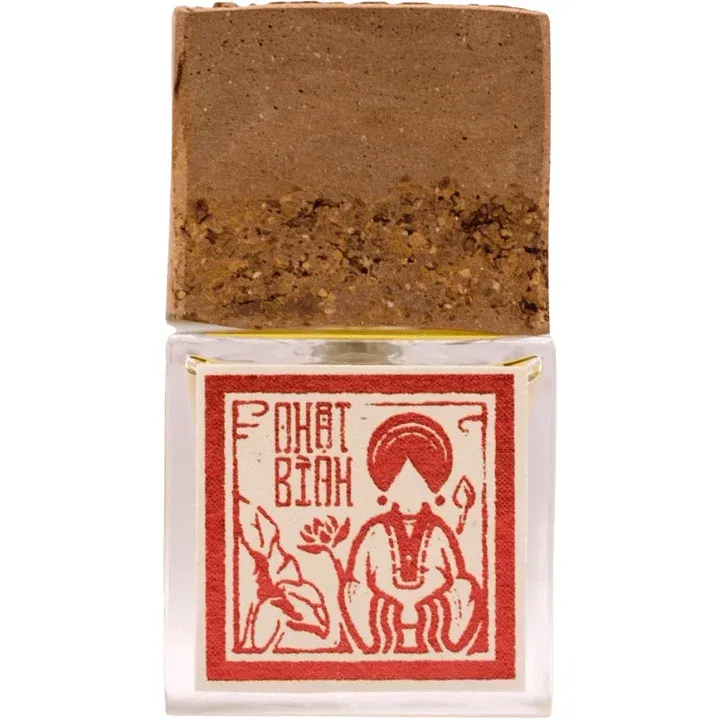 Maison de Nguyễn Nhật Bình perfume bottle