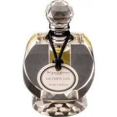Signature Fragrances Un Chercher parfüm şişesi