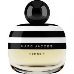 Marc Jacobs Mod Noir parfüm şişesi