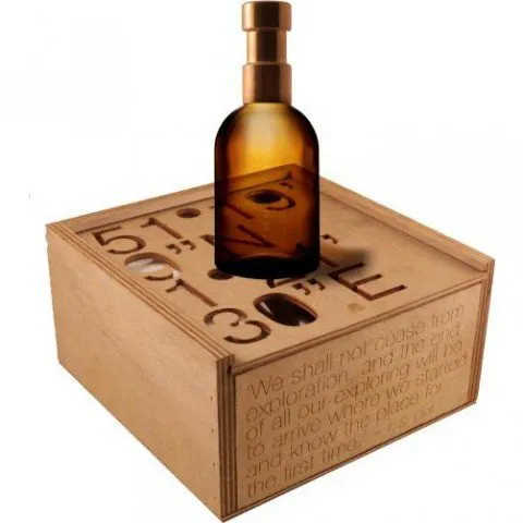 Dulcie / Haeckels 21 30 E Pegwell / 51° 19’ 9”N 1° 21’ 30”E perfume bottle