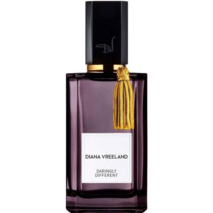 Diana Vreeland Daringly Different parfüm şişesi