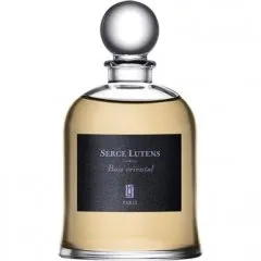 Serge Lutens Bois oriental perfume bottle